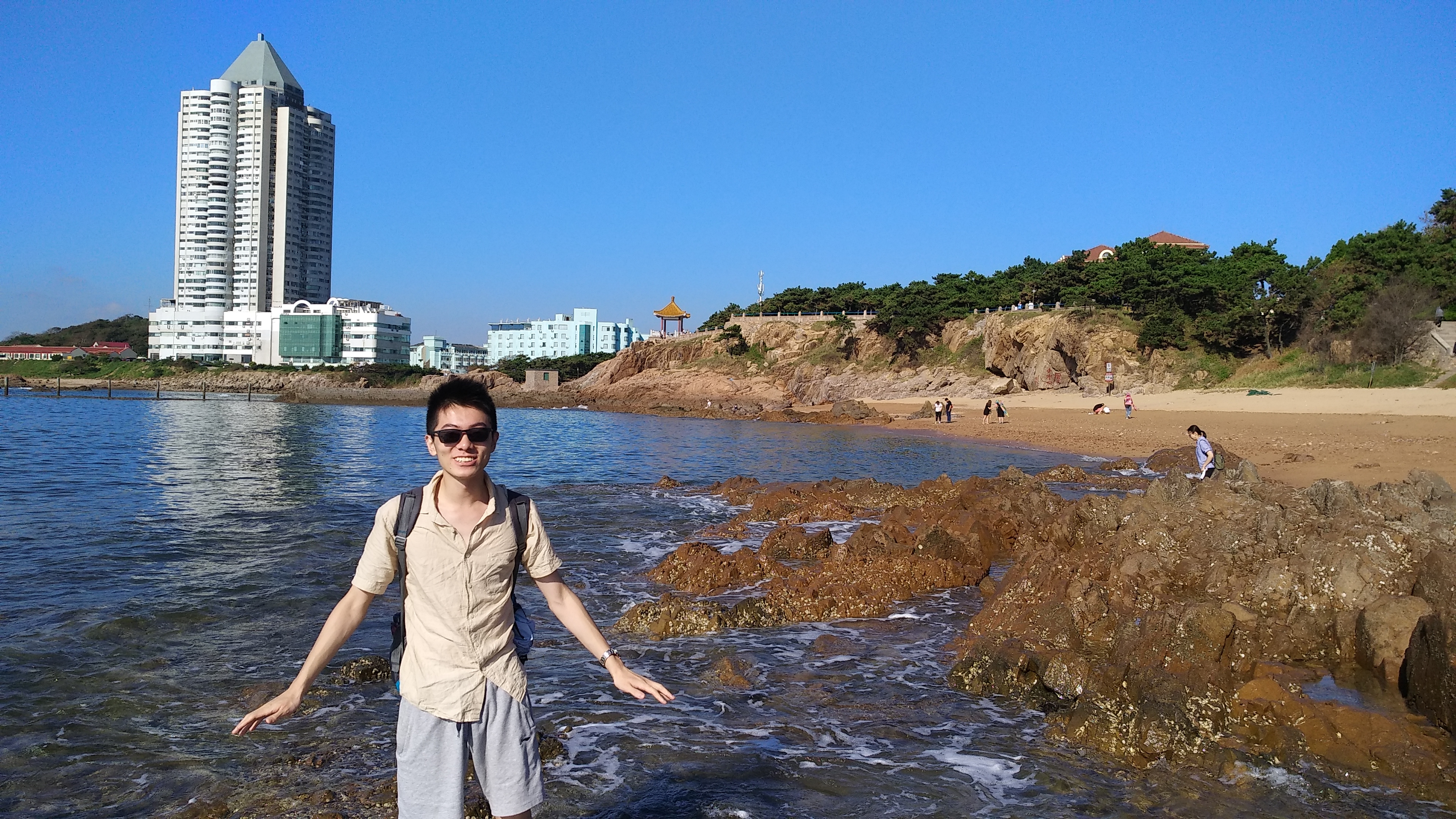 本科毕业旅行在青岛海边
