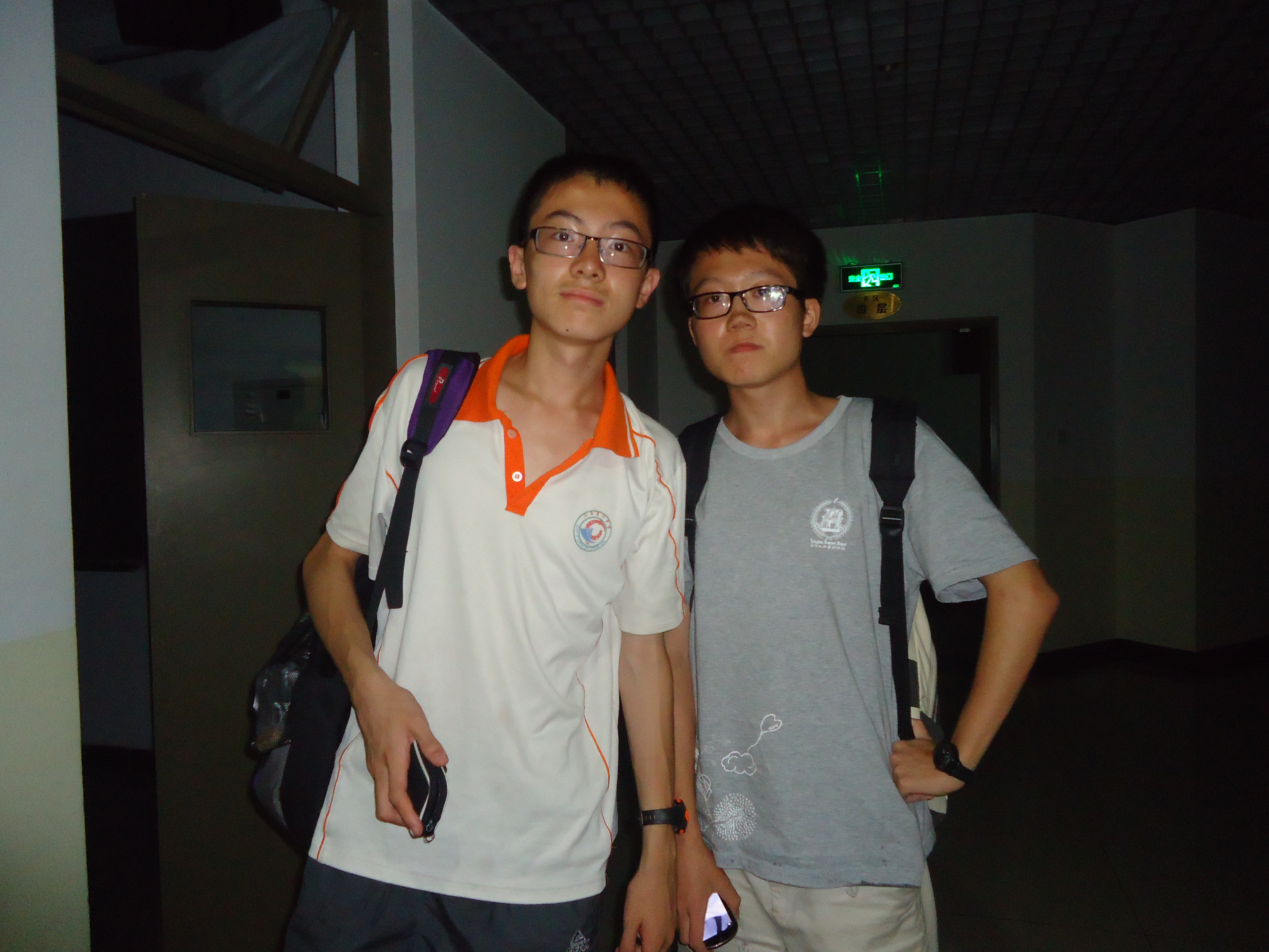 2013年8月，参加清华大学夏令营。和舍友啸捷